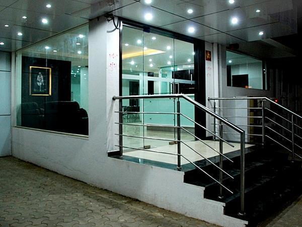 Sai Srushti Hotel Shirdi Exterior foto